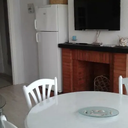 شقة 10 Quai Francois 1er *